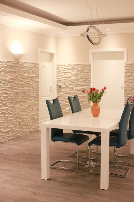 Standard Twin Room with Shared Bathroom,710197657:JPEG